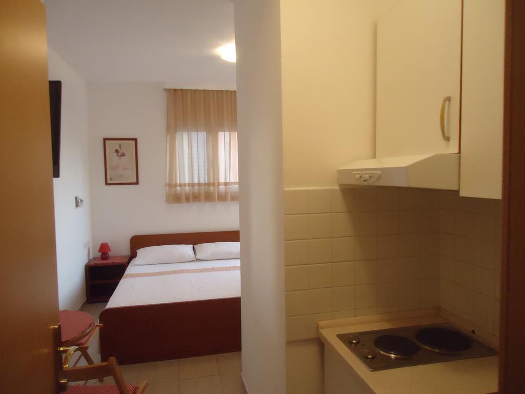 Apartments Mandic Tucepi Bilik gambar