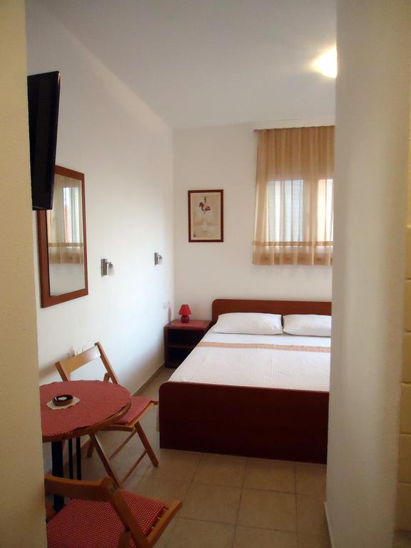 Apartments Mandic Tucepi Bilik gambar
