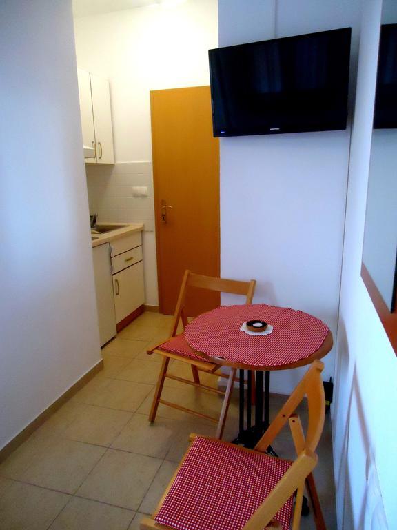 Apartments Mandic Tucepi Bilik gambar