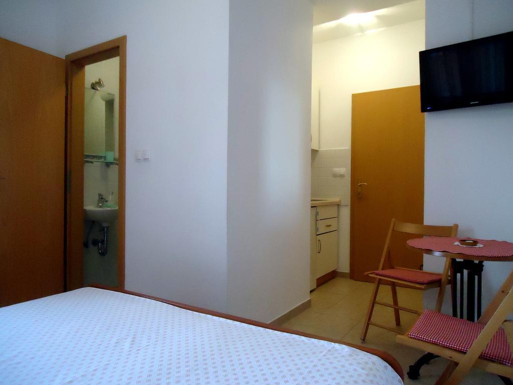 Apartments Mandic Tucepi Bilik gambar